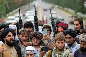 نبرد سنت‌گرایان و عمل‌گرایان در طالبان