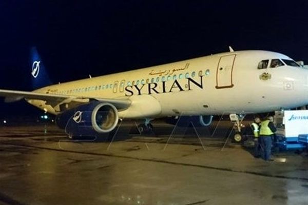 ورود اولین هواپیما از بیروت به فرودگاه حلب در سوریه
