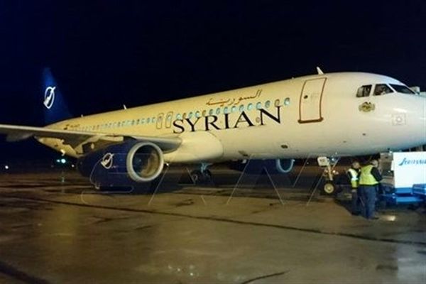 ورود اولین هواپیما از بیروت به فرودگاه حلب در سوریه
