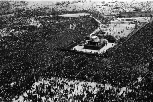 پخش مستند تشییع بزرگ از شبکه مستند