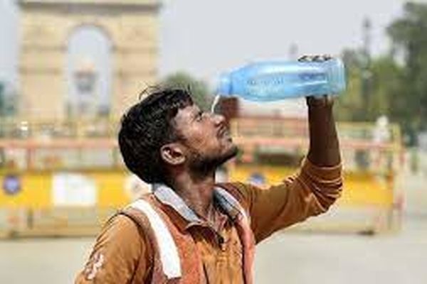 افزایش قربانیان گرمای هوا در هند به 98 نفر 