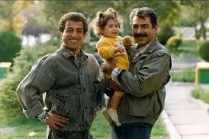 پخش فیلم سینمایی «دو نفر و نصفی» از شبکه نمایش