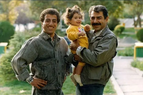 پخش فیلم سینمایی «دو نفر و نصفی» از شبکه نمایش