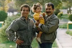 پخش فیلم سینمایی «دو نفر و نصفی» از شبکه نمایش