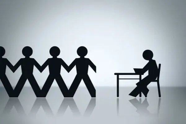 استخدام، راه باطل جوانان؟