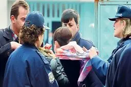 بی حجابی اجباری در فرانسه