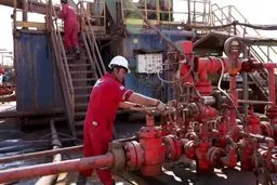 افزایش حقوق مدیران به اسم سختی کار در سکوهای نفتی