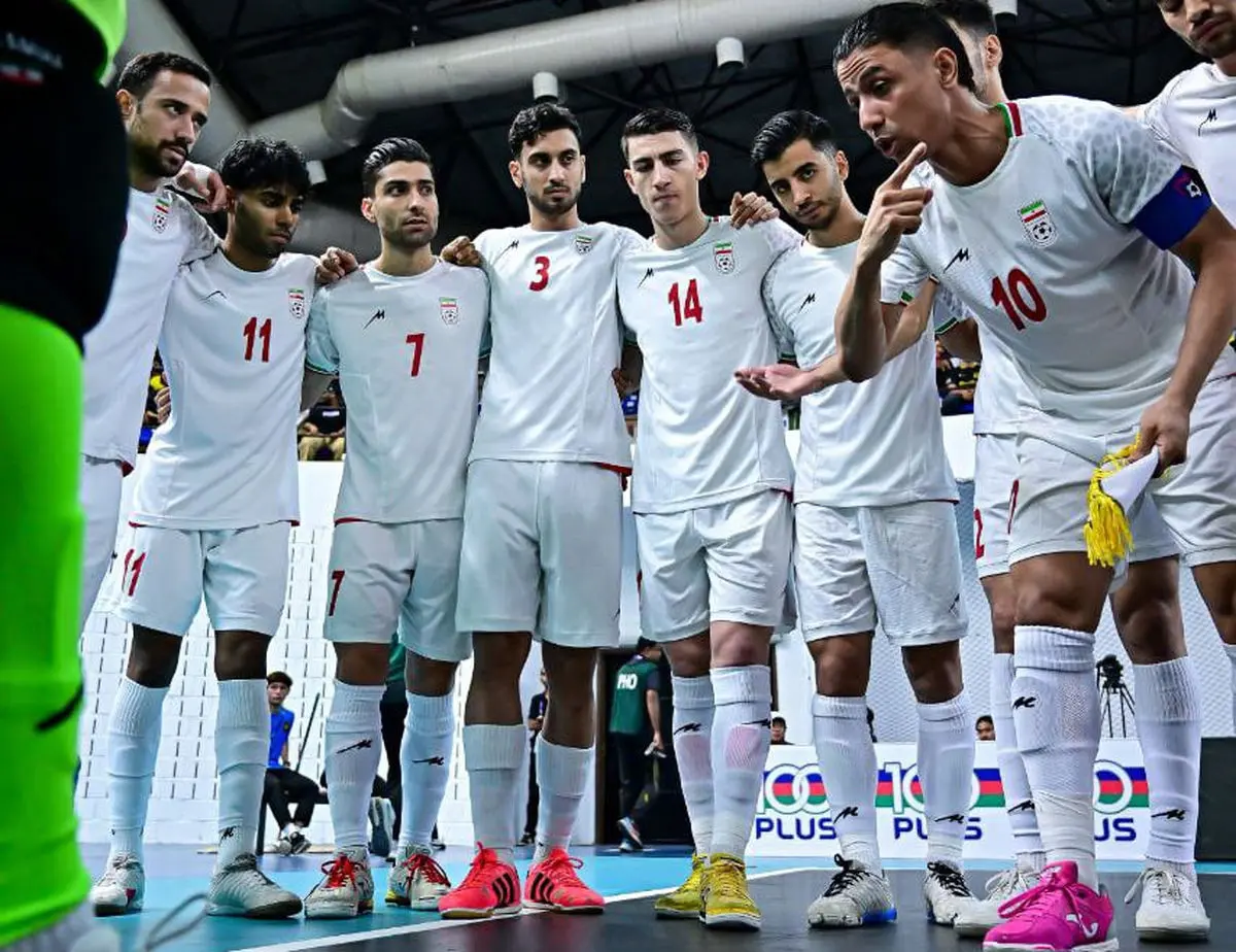 فوتسال ایران با برد قاطع راهی نیمه‌نهایی شد