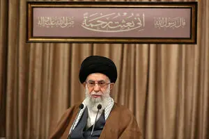 رهبرانقلاب: بزرگترین زرادخانه اتمی دنیا در آمریکاست؛ آن وقت فریاد ضد توسعه سلاح اتمی می زنند!