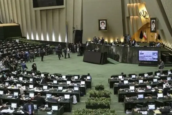 تصویب دو فوریت لایحه افزایش حقوق کارمندان و بازنشستگان 