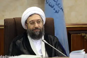 جوانان پیرامون اباطیل حرکت نکنند