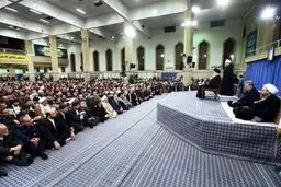 جمعی از مسئولان نظام و سفرا با رهبر انقلاب دیدار کردند