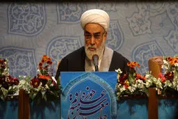 خدا را شاکریم ولی‌فقیهی داریم که از زمان جلوتر است