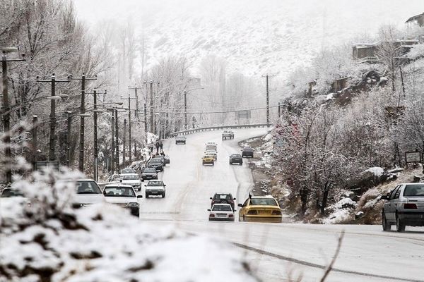 بارش برف در محورهای مواصلاتی آذربایجان شرقی و قزوین/نسیم آنلاین
