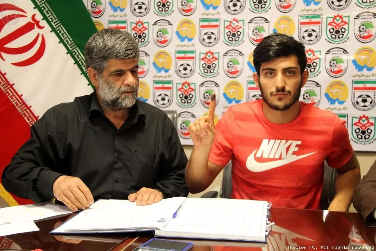 مهرداد بایرامی مهاجم تراکتورسازی که از این تیم جدا شده بود، بعد از توافق با فولادی‌ها با این تیم تا پایان فصل قرارداد امضا کرد.