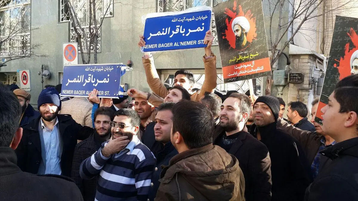 تجمع صدها نفر از دانشجویان در خیابان‌های اطراف سفارت عربستان + تصاویر