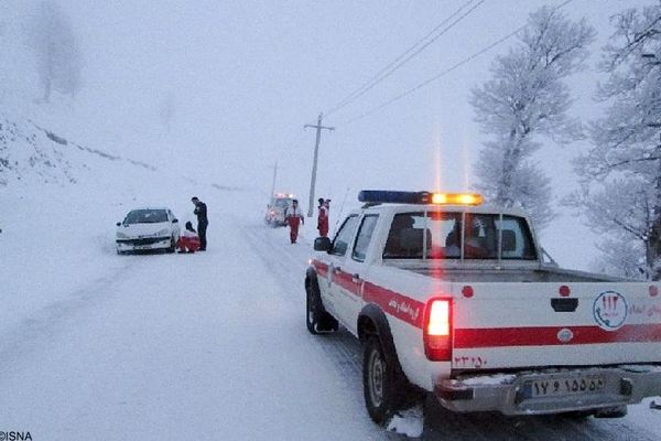 مسیر مهاباد به سردشت که به علت برف و کولاک مسدود شده بود بازگشایی شد