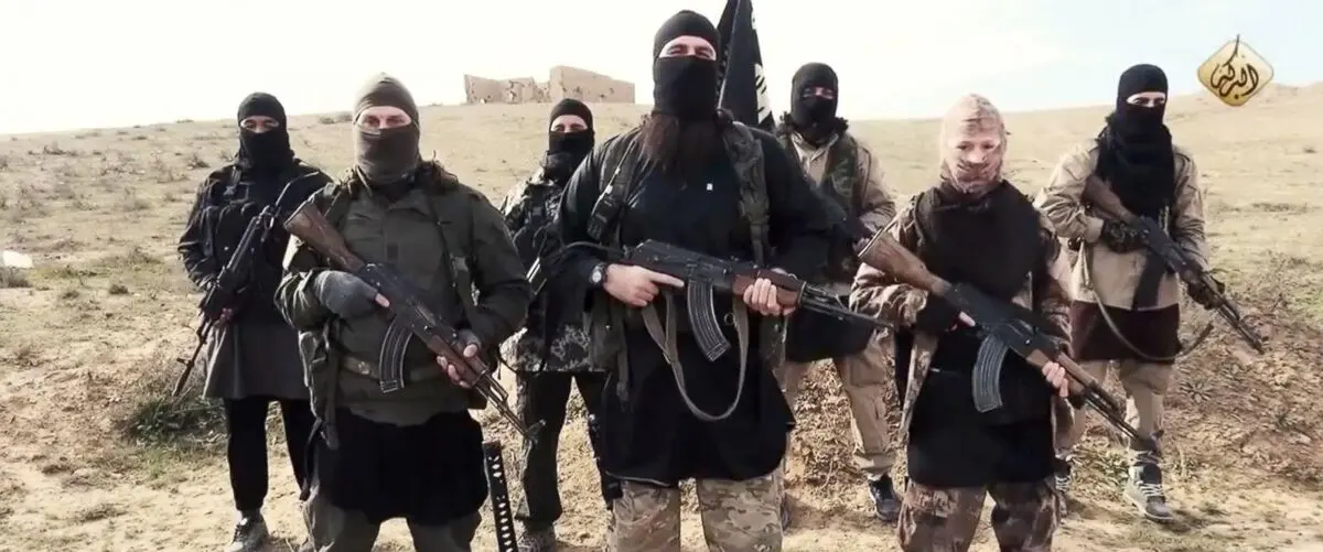 یک داعشی مادرش را به جرم علوی بودن در ملأ عام اعدام کرد/ سی ان ان