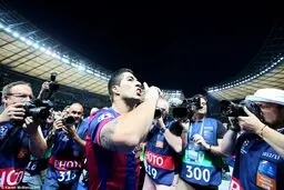 سوارز، مهاجم بارسلونا دو جلسه محروم شد