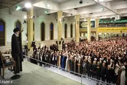 هزاران نفر از علما و قشرهای مختلف مردم قم با رهبر انقلاب دیدار کردند + عکس