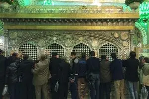 ضریح امام رضا (ع) در سحرگاه جمعه ۱۸ دی