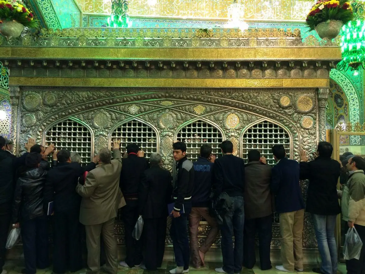 ضریح امام رضا (ع) در سحرگاه جمعه ۱۸ دی