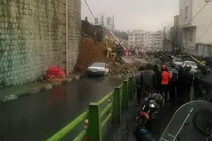 ریزش دیوار جنب بیمارستان مسیح دانشوری در منطقه دارآباد