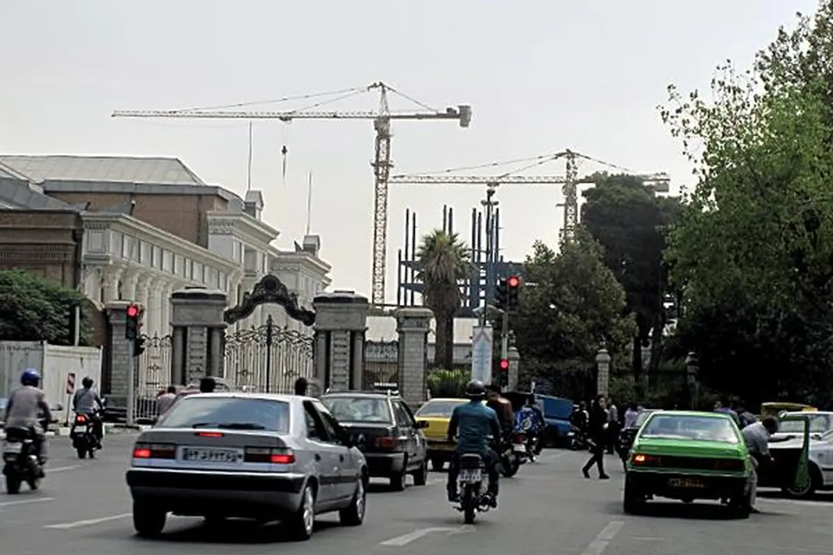 محدوده میدان بهارستان پیاده‌‌ راه نمی‌شود