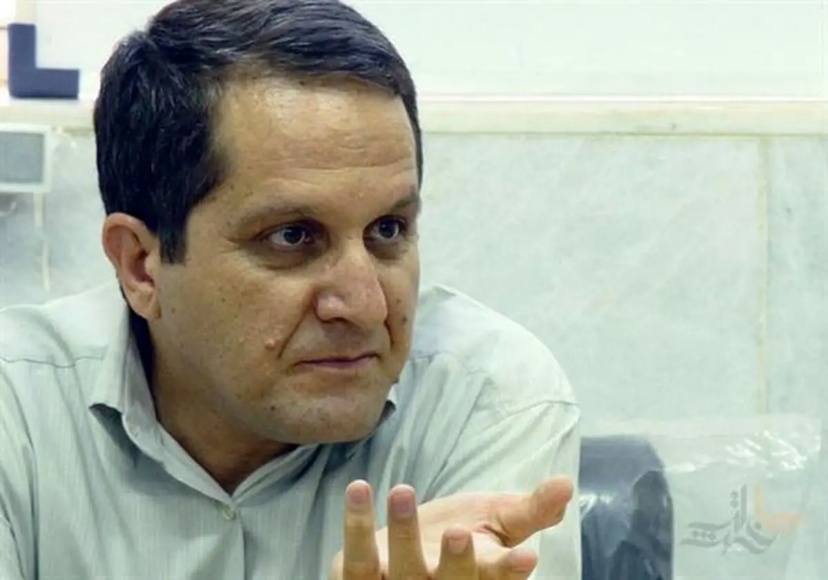 رویایی چون مخالف است مهم شده؛ نه شعر خوبی دارد و نه مقاله خوب!