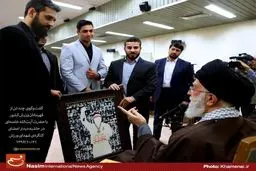 تصویری از گفتگوی چندتن از قهرمانان ورزش کشور با رهبر معظم انقلاب