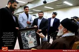 تصویری از گفتگوی چندتن از قهرمانان ورزش کشور با رهبر معظم انقلاب