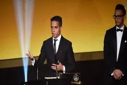 جایزه پوشکاش به گل 