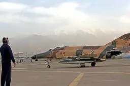 سقوط F۴ در شهرستان کنارک و شهادت خلبان و کمک خلبان