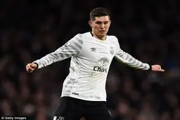 بارسلونا بدنبال مدافع ۴۰ میلیونی اورتون