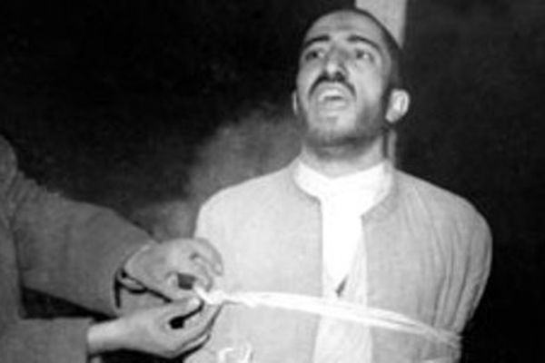 تصویر سند حکم تیرباران شهید نواب صفوی توسط وزارت جنگ پهلوی