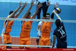 دیدار تیم‌های والیبال پیکان و سایپا