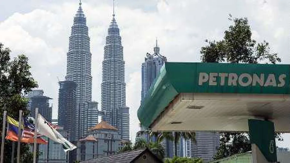 کارکنان "پتروناس" مالزی در اضطراب اخراج