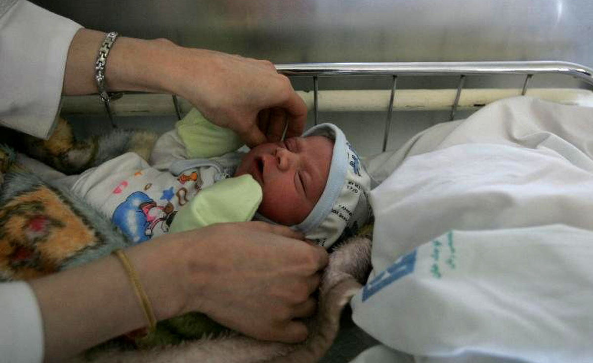 بیمارستانی در تهران نوزاد را گرو گرفت!