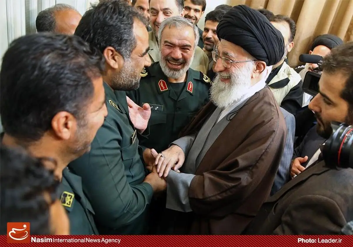 دیدار پاسداران عمل‌کننده نیروی دریایی سپاه در دستگیری نظامیان آمریکایی با رهبر معظم انقلاب