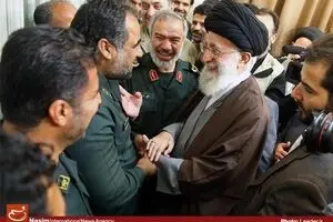 دیدار پاسداران عمل‌کننده نیروی دریایی سپاه در دستگیری نظامیان آمریکایی با رهبر معظم انقلاب