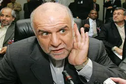 آقای زنگنه! لطفا حرف نزنید تا نفت گران شود