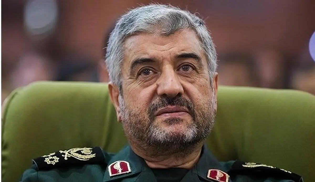جمعی از خانواده‌های شهدا از سرلشکر جعفری قدردانی کردند