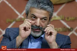 دانشگاه آزاد ذیل آموزش عالی حرکت کند، نه زیر نظر یک خانواده خاص!