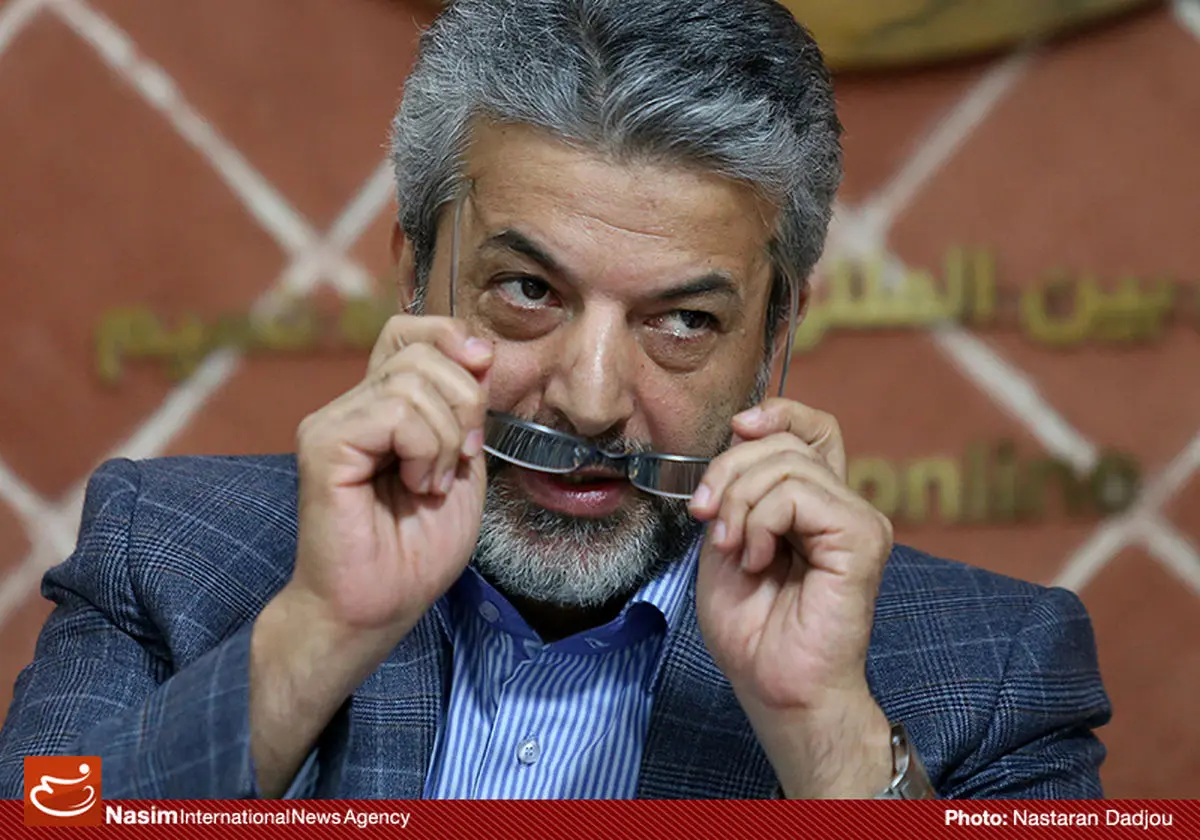 دانشگاه آزاد ذیل آموزش عالی حرکت کند، نه زیر نظر یک خانواده خاص!