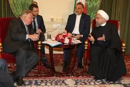 روحانی: زیان دو ملت ایران و فرانسه از تحریم باید جبران شود