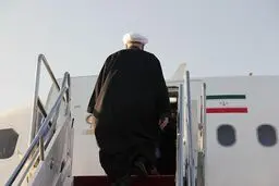 روحانی پاریس را به مقصد تهران ترک کرد