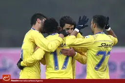 نفت تهران برنده به رختکن رفت؛ تراکتورسازی متوقف شد