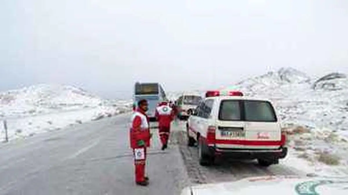 نجات ۱۰۰ خودروی گرفتار در گردنه اسالم به خلخال