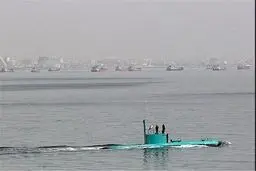 بارگیری اژدر در خارج از اسکله برای اولین‌بار