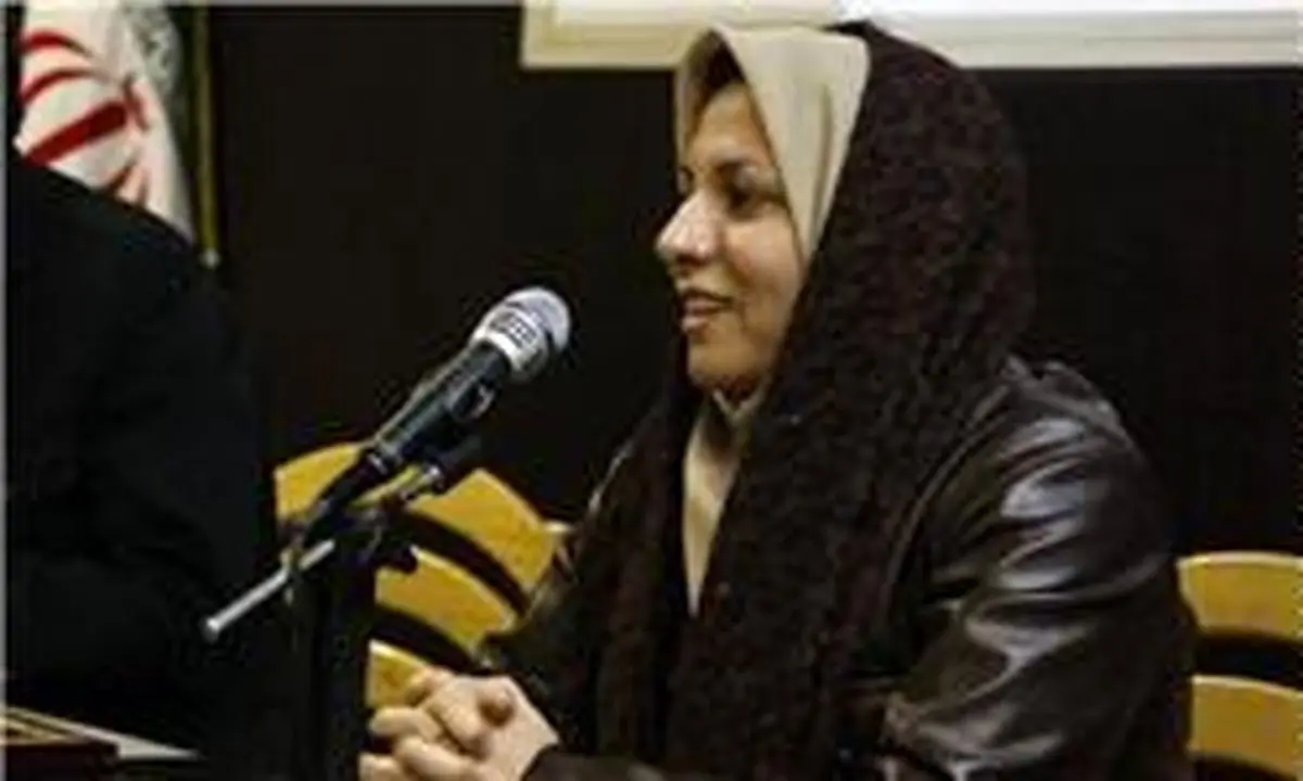 ایرادی ندارد که تعریف شعر انقلاب را وسیع کنیم